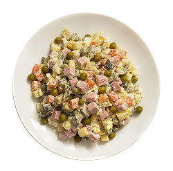 Салат Оливье с колбасой